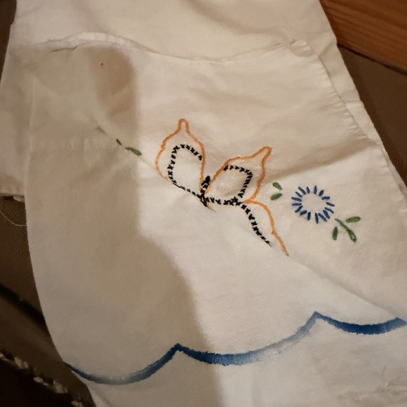 Vintage Set Of Two Butterfly Floral Hand Towels  Embroider White - Picture 9 of 11